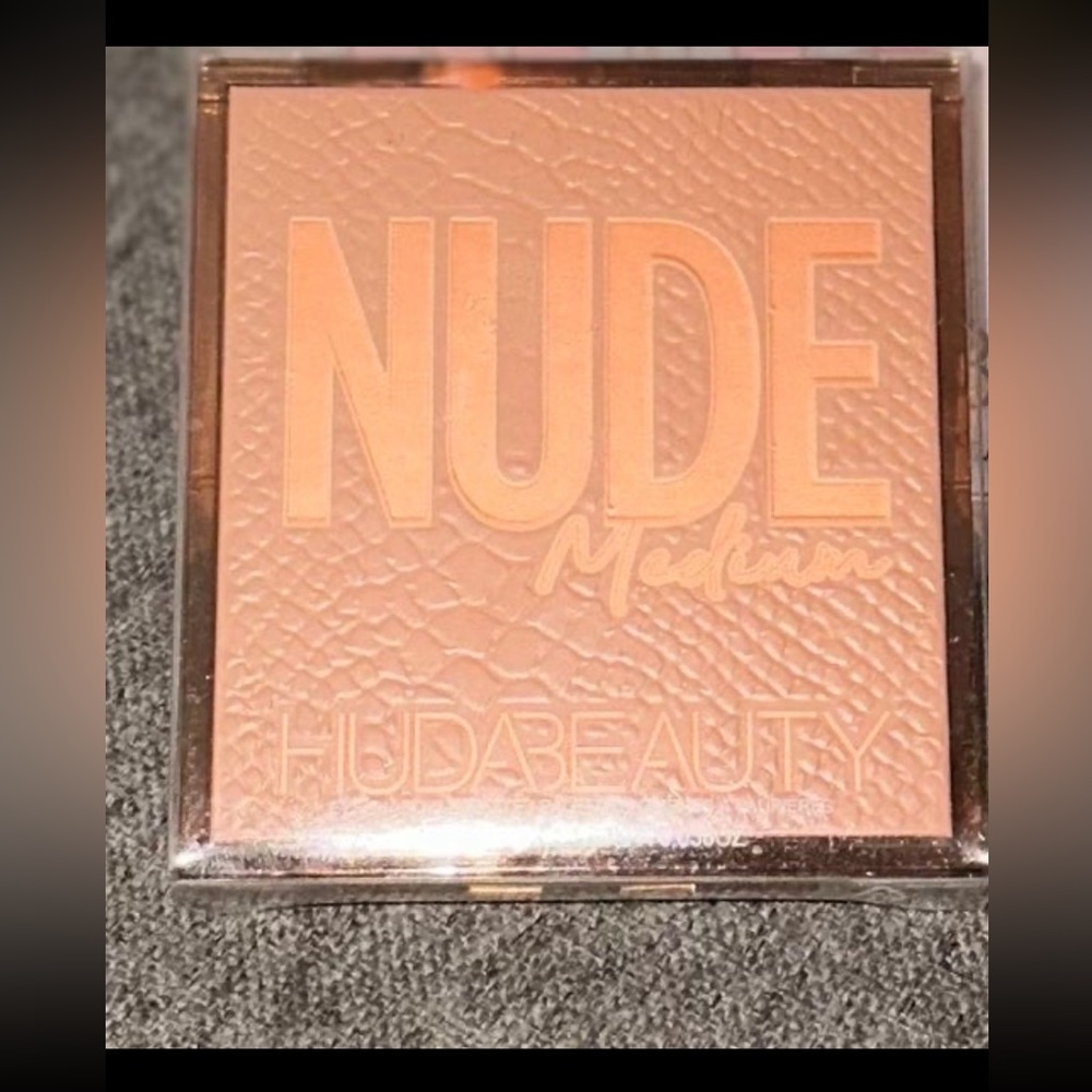 NUDE Medium HUDA BEAUTY mini eyeshadow palette